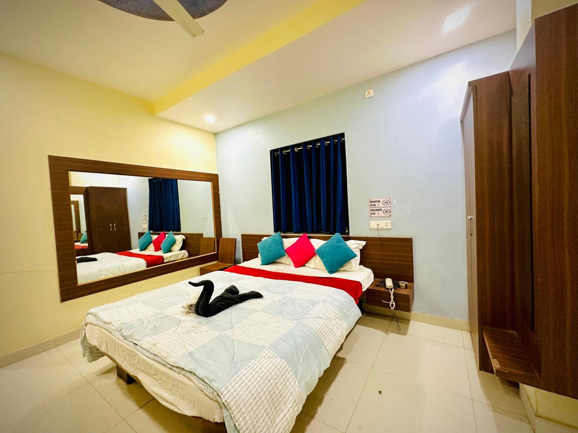 Hotel Sawai Executive Jadhavwadi Eksteriør bilde