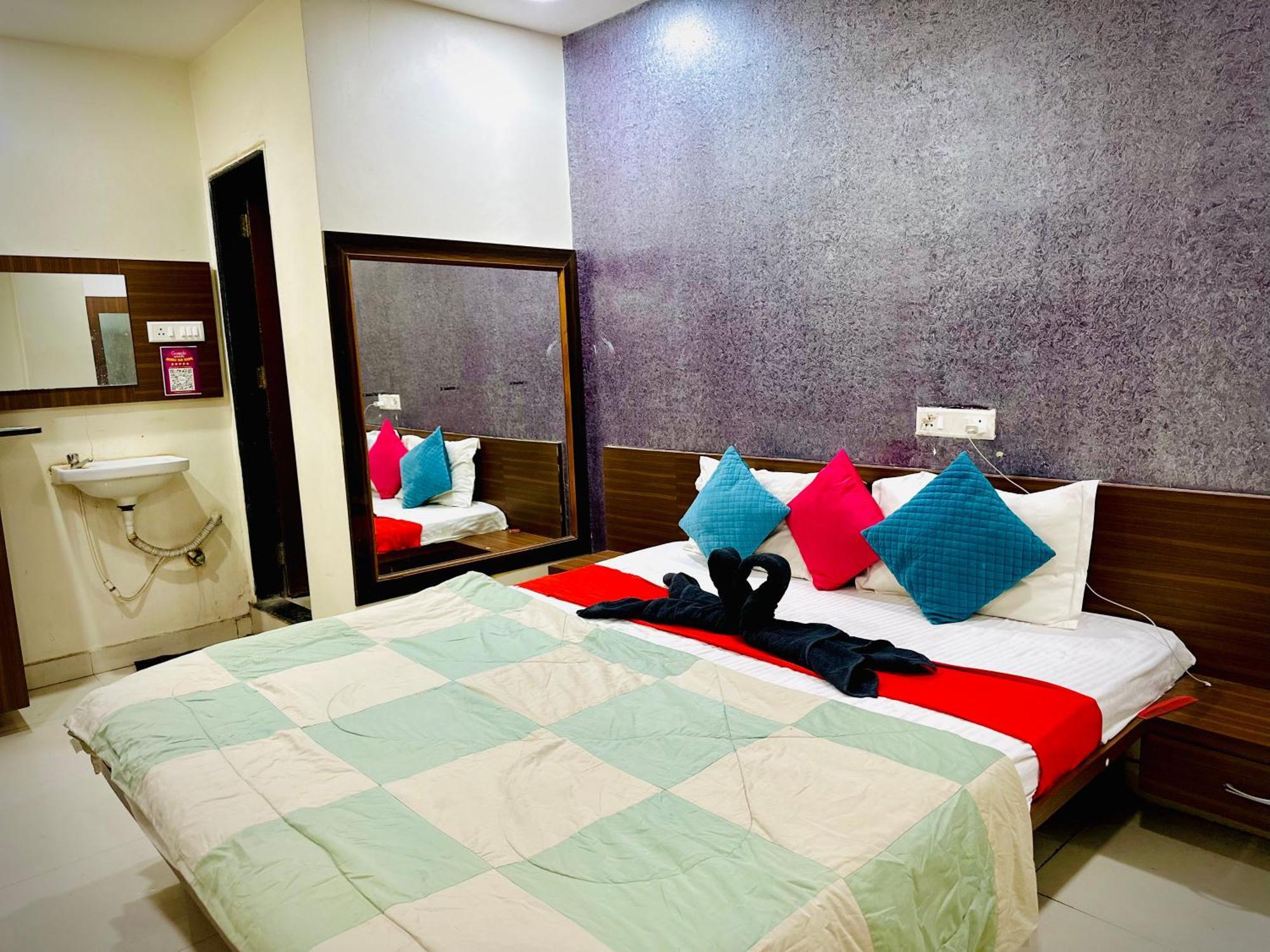 Hotel Sawai Executive Jadhavwadi Eksteriør bilde
