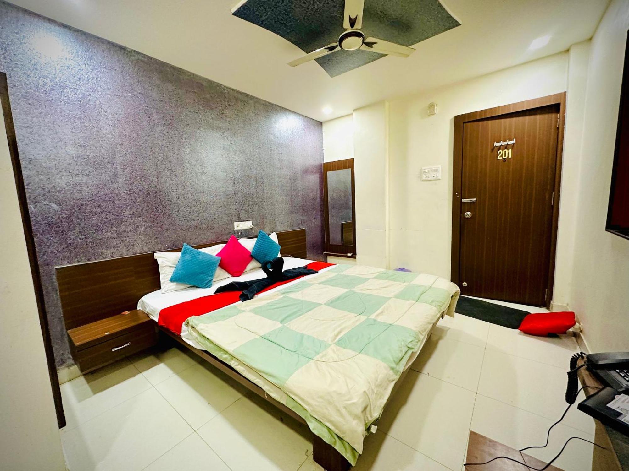 Hotel Sawai Executive Jadhavwadi Eksteriør bilde