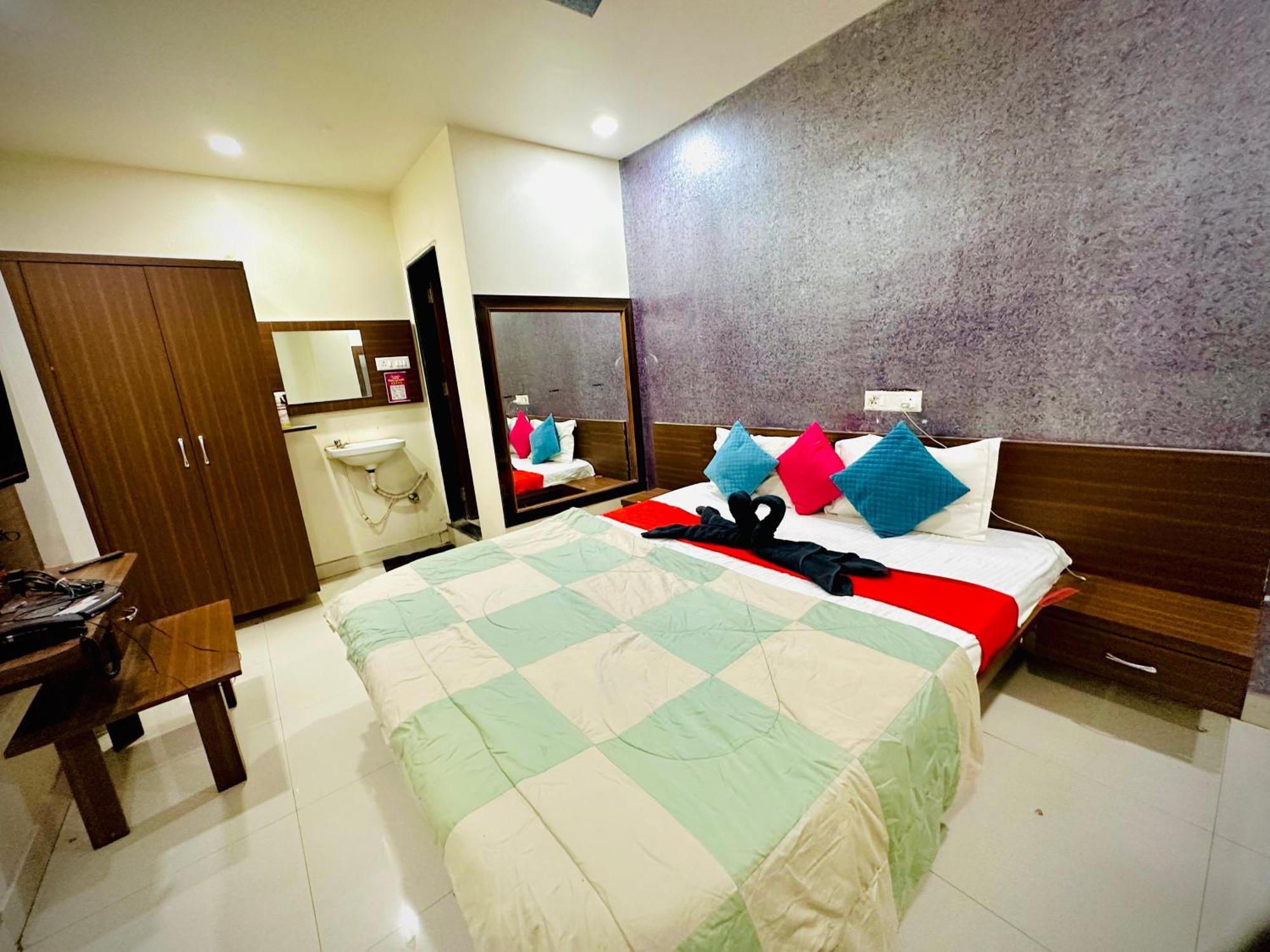 Hotel Sawai Executive Jadhavwadi Eksteriør bilde