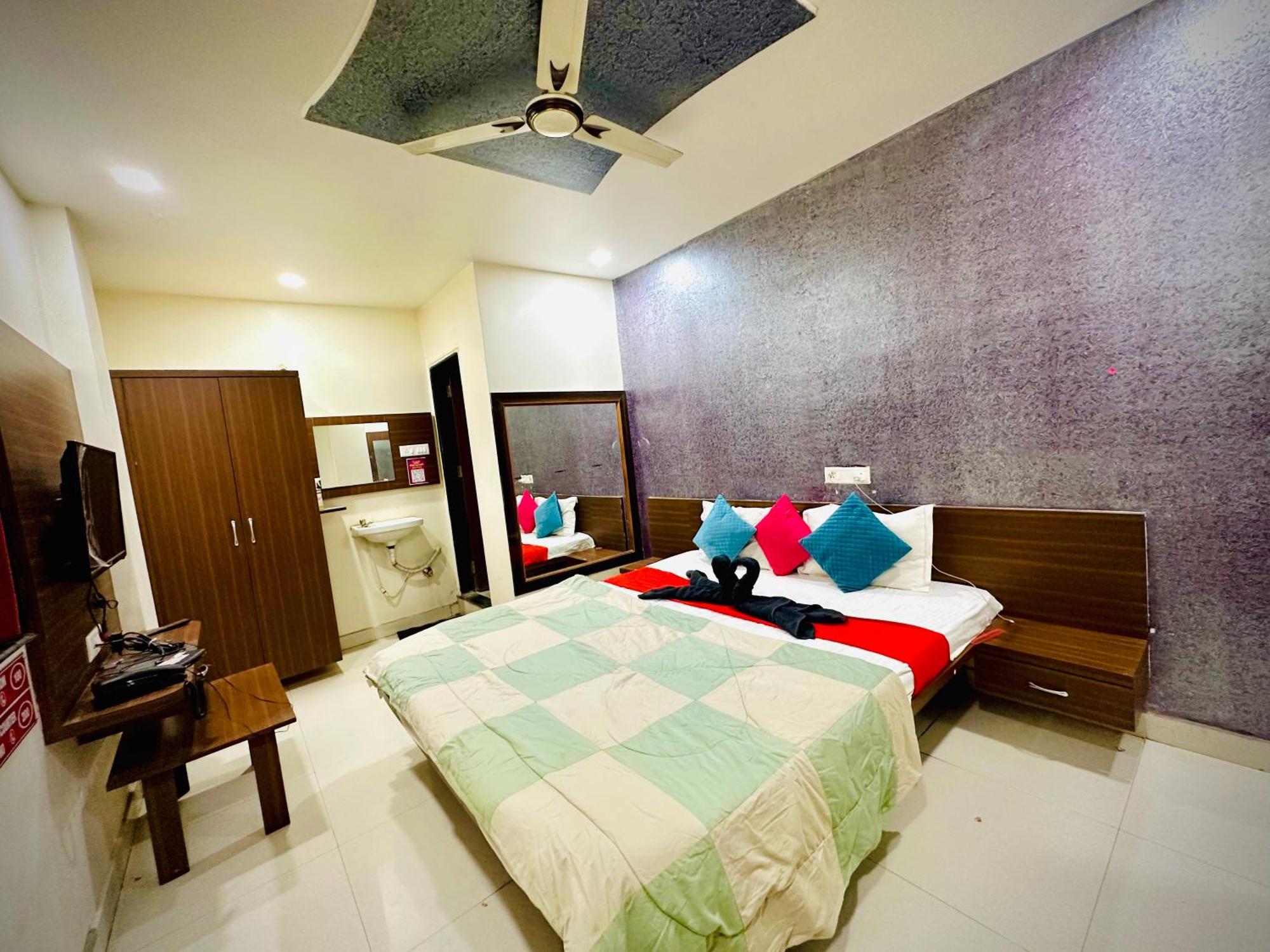 Hotel Sawai Executive Jadhavwadi Eksteriør bilde