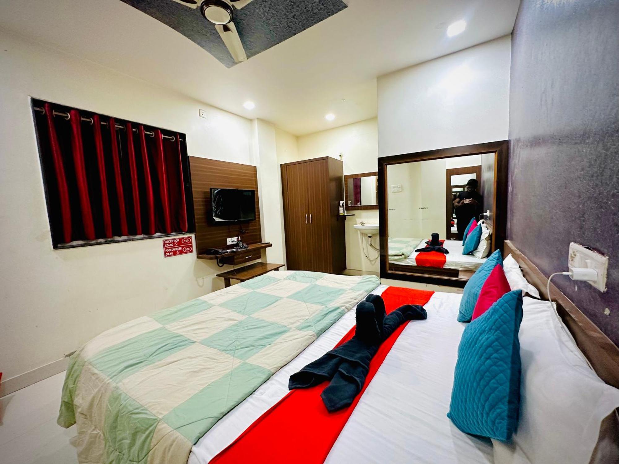 Hotel Sawai Executive Jadhavwadi Eksteriør bilde